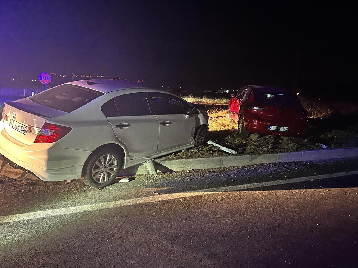 Elazığ’da 2 otomobilin çarpıştığı kazada 6 kişi yaralandı