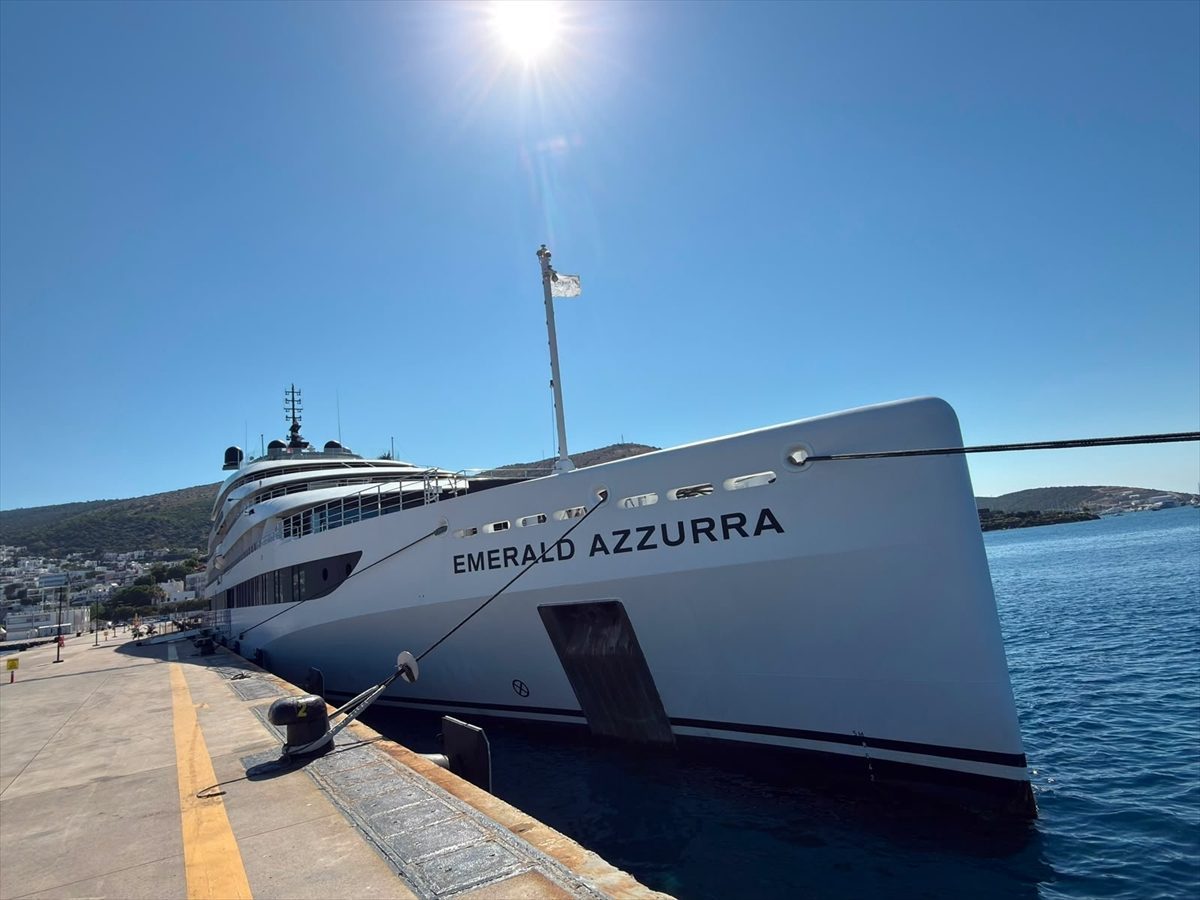 “Emerald Azzurra” kruvaziyeri Bodrum’a 100 turist getirdi
