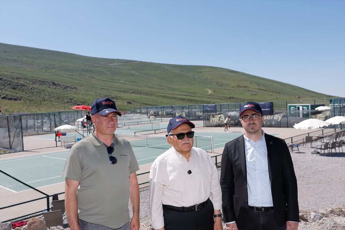 Erciyes’te Uluslararası Tenis Turnuvası’nda 52 ülkeden yaklaşık 1000 sporcu mücadele ediyor