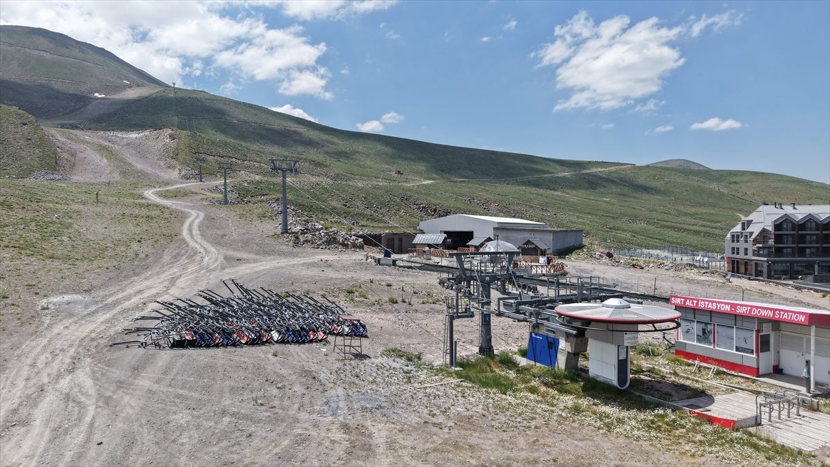 Erciyes’teki 27 bin metrelik teleferik ve telesiyej halatlarının “röntgen”i çekiliyor