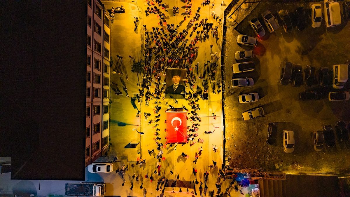 Erzurum Kongresi’nin 107. yıl dönümü dolayısıyla fener alayı yürüyüşü yapıldı