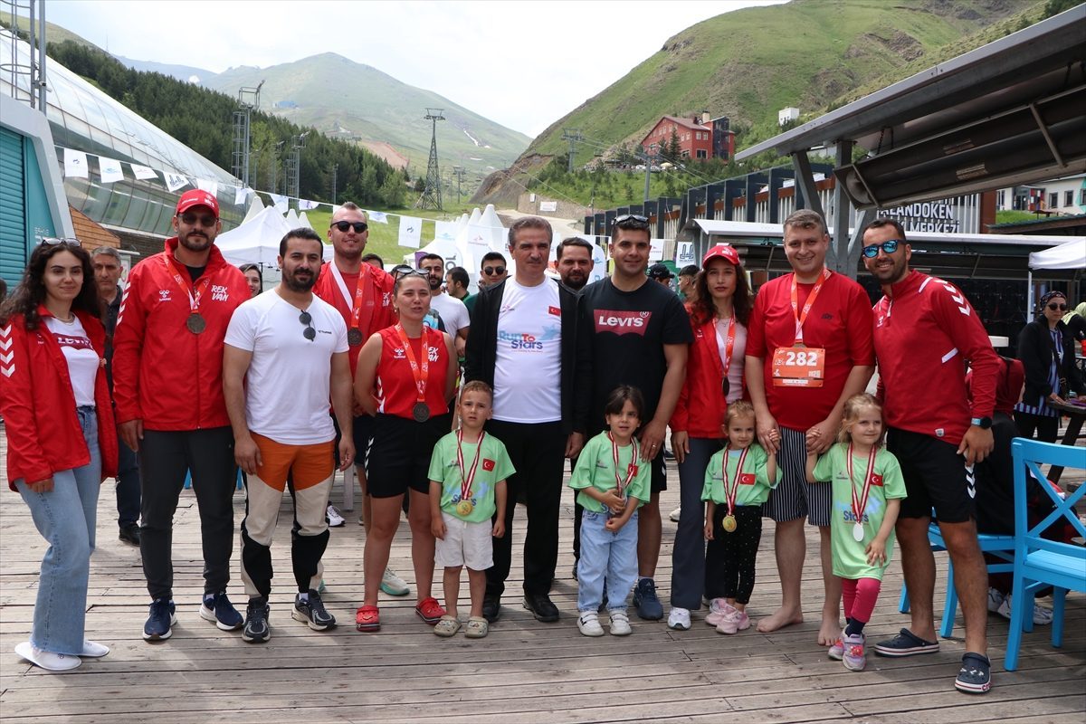 Erzurum Valisi Baruş, Palandöken Dağı’nda halk yürüyüşüne katıldı