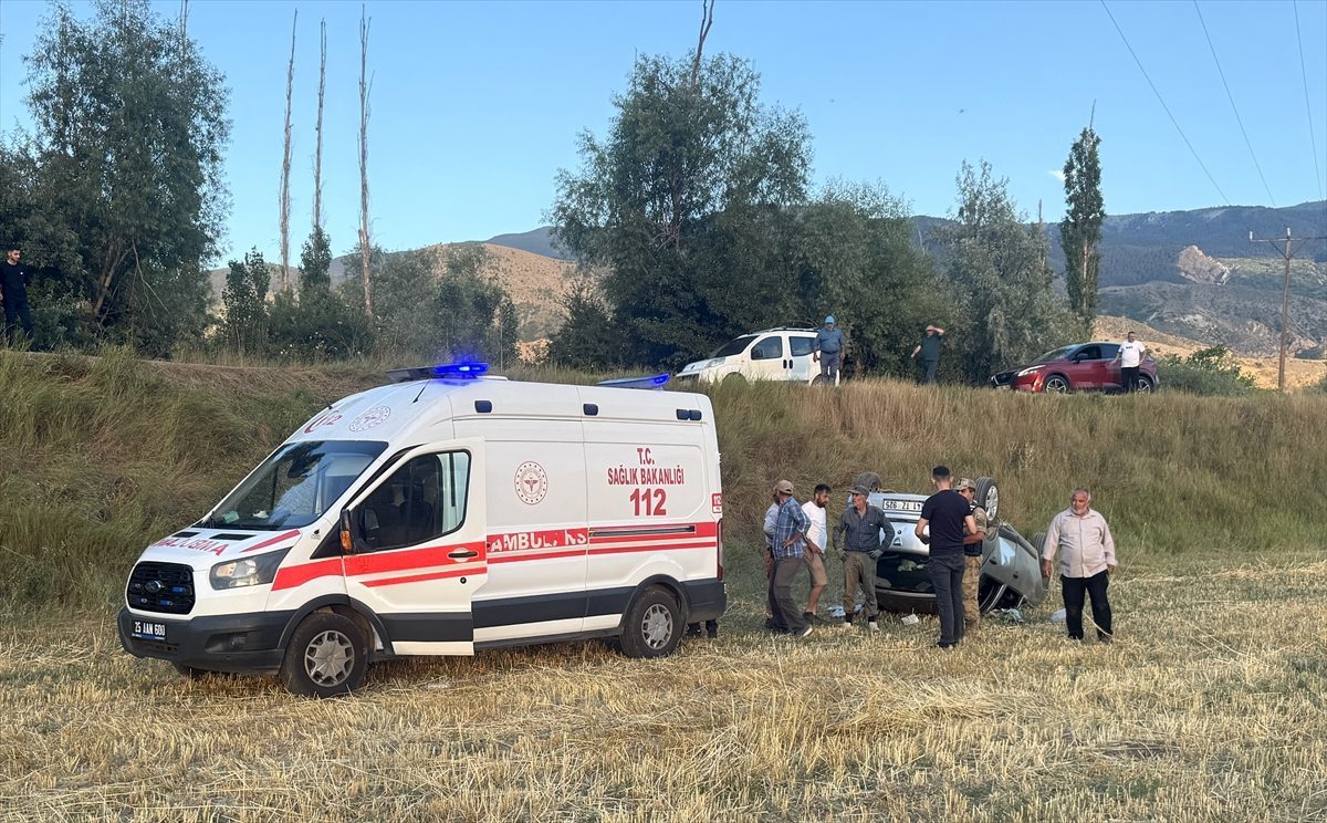 Erzurum’da takla atan otomobildeki 1 kişi öldü, biri ağır 3 kişi yaralandı