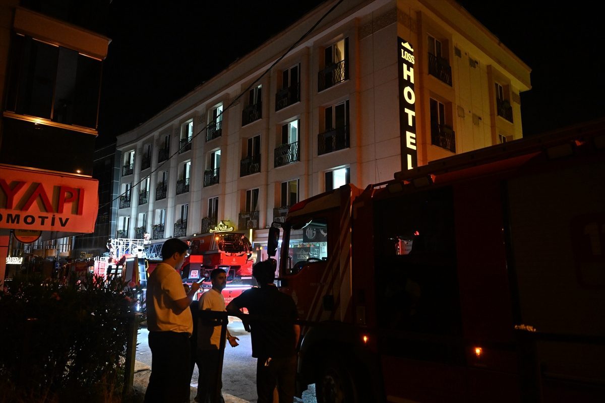 Esenyurt’ta otelde çıkan yangın söndürüldü