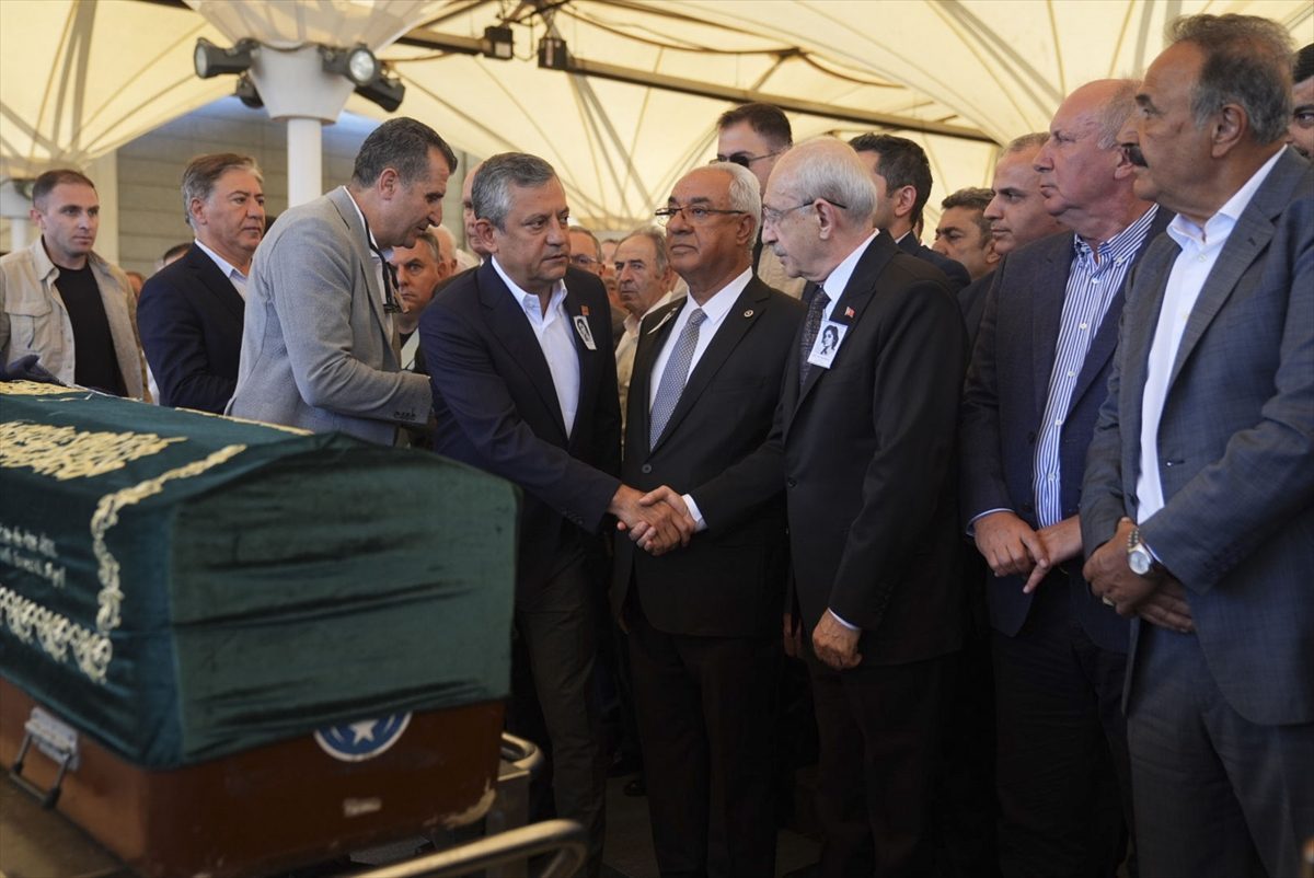 Eski CHP Genel Başkanı Deniz Baykal’ın eşi Olcay Baykal, başkentte son yolculuğuna uğurlandı