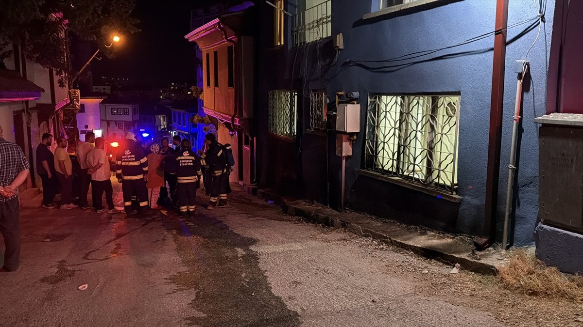 Eskişehir’de bir evde çıkan yangın söndürüldü
