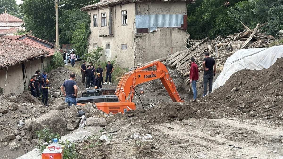 Eskişehir’de define ararken göçük altında kalan kişi öldü