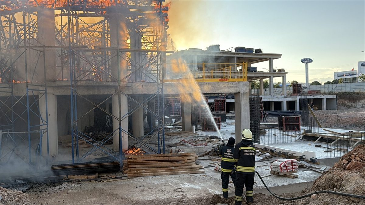 Eskişehir’de inşaat alanında çıkan yangın söndürüldü