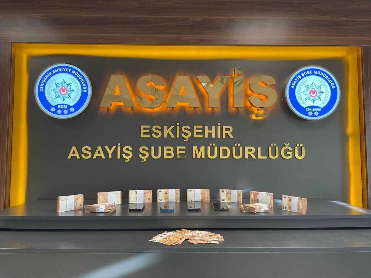 Eskişehir’de telefon dolandırıcılığı yaptıkları iddiasıyla 2 zanlı tutuklandı