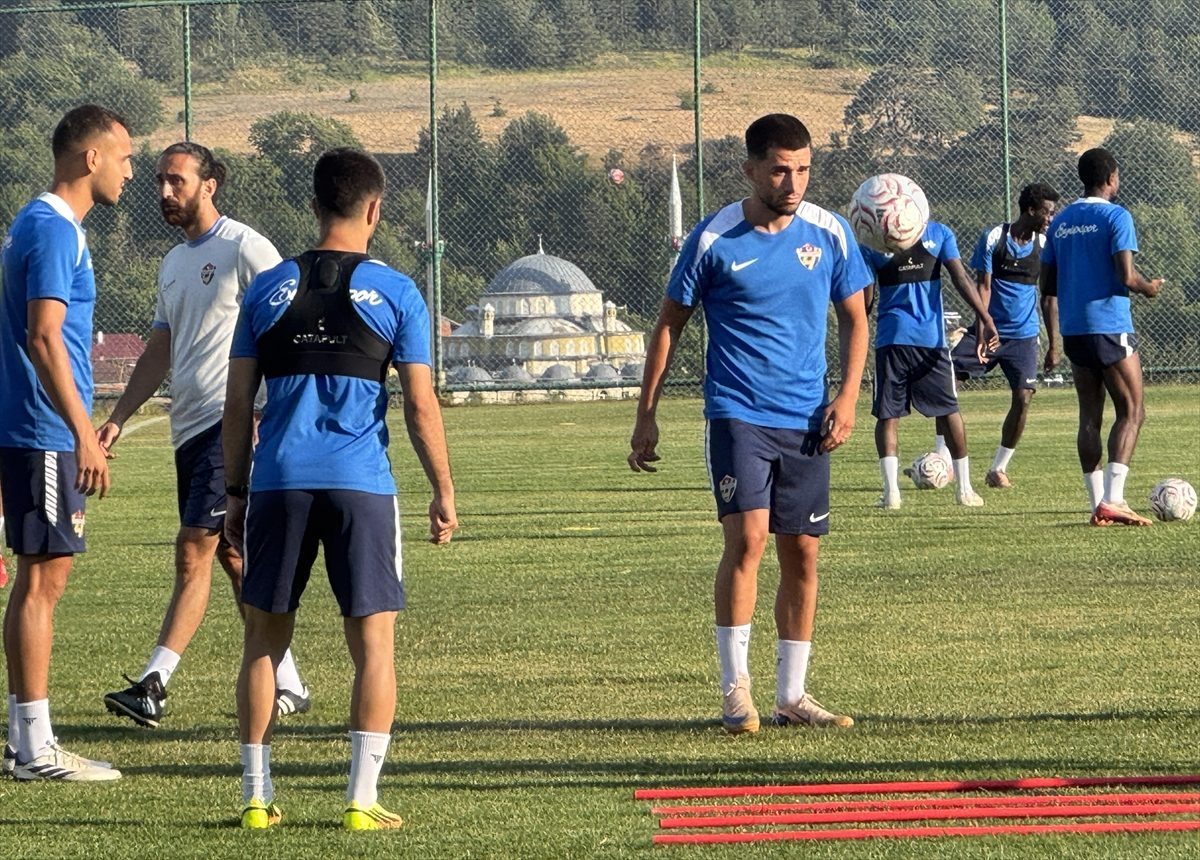 Eyüpspor’un sağ  beki Talha’nın “kaliteli forvet” motivasyonu