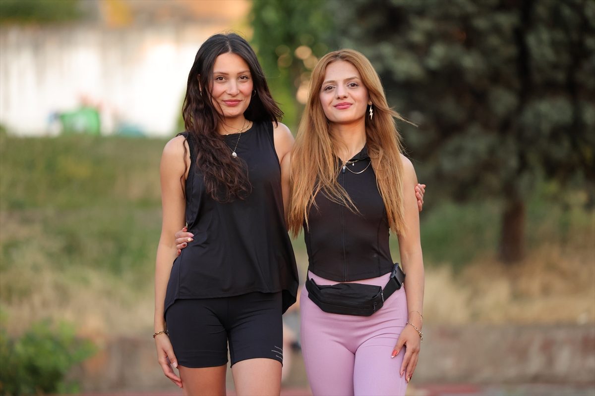 Farklı meslek gruplarından spor tutkunları günlük hayatın stresini koşarak atıyor