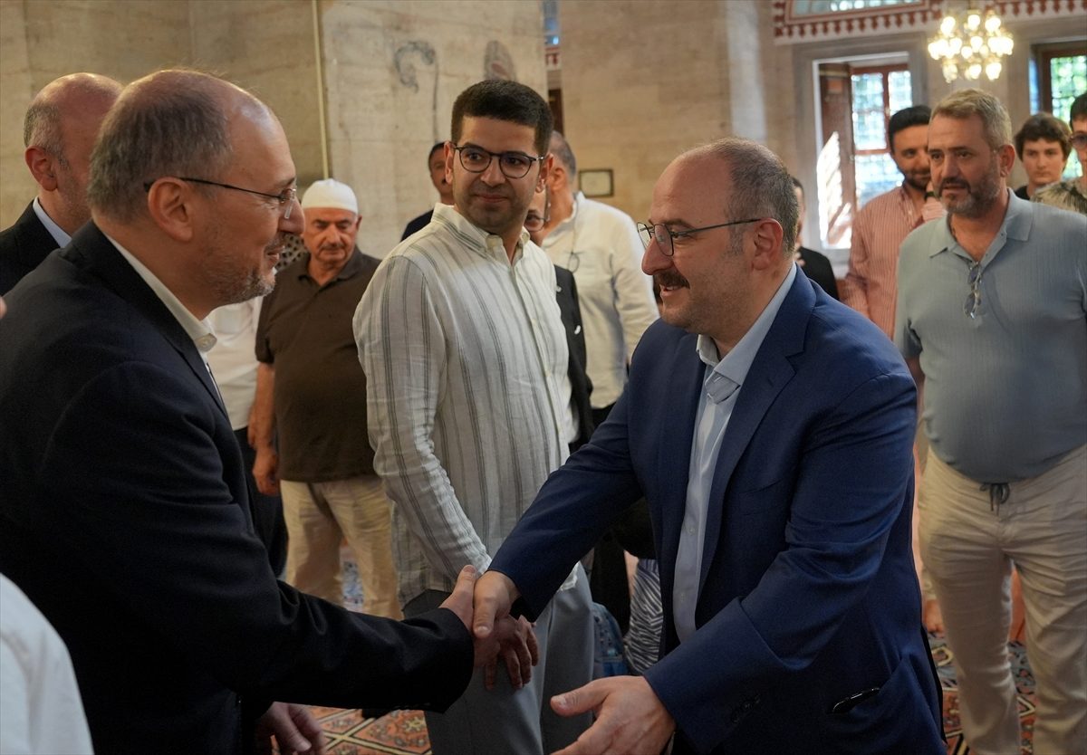 Fatih Şehzade Camisi’nde 15 Temmuz şehitleri için dua programı düzenlendi