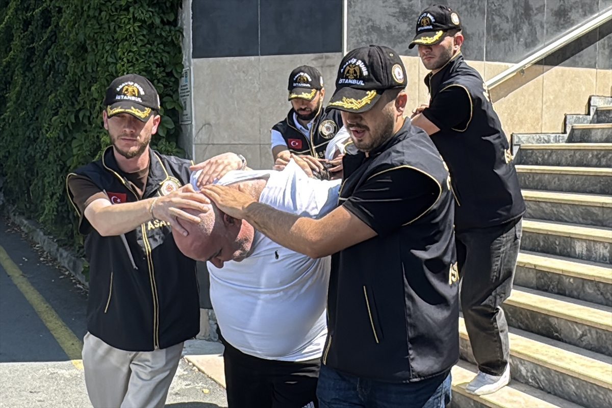 Fatih’te iki kuyumcuyu dolandırdığı öne sürülen 2 şüpheli piknik yaparken yakalandı
