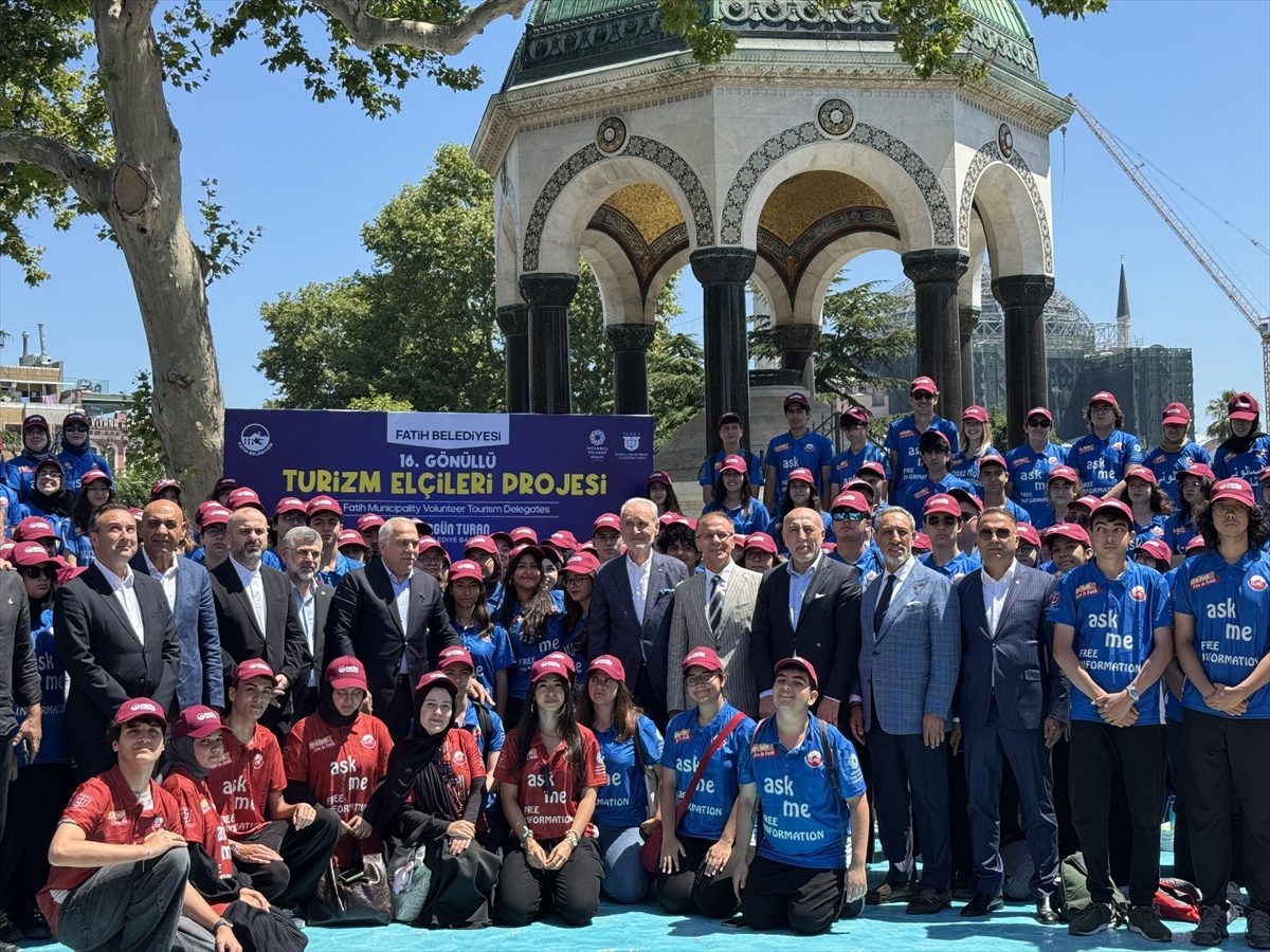 Fatih’te kültürel mirası tanıtacak 330 gönüllü turizm elçisi göreve başladı