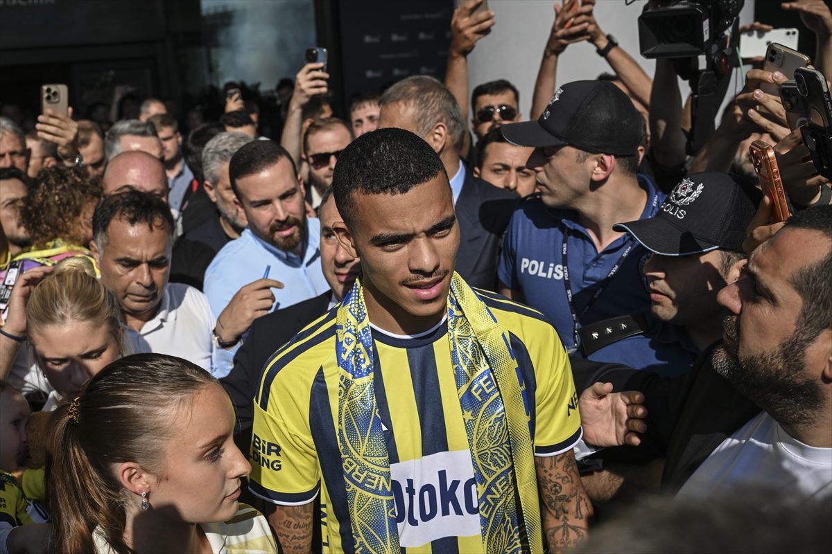 Fenerbahçe’nin yeni transferi Mason Greenwood, İstanbul’a geldi