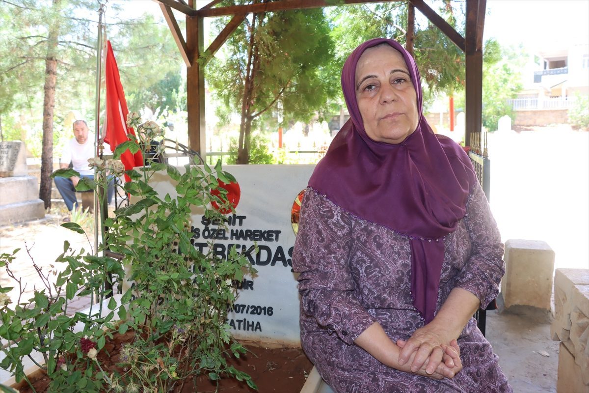 FETÖ’NÜN 15 TEMMUZ DARBE GİRİŞİMİNİN 10. YILI – 15 Temmuz şehidi polis memuru Bekdaş’ın ailesi hüznü ve gururu bir arada yaşıyor