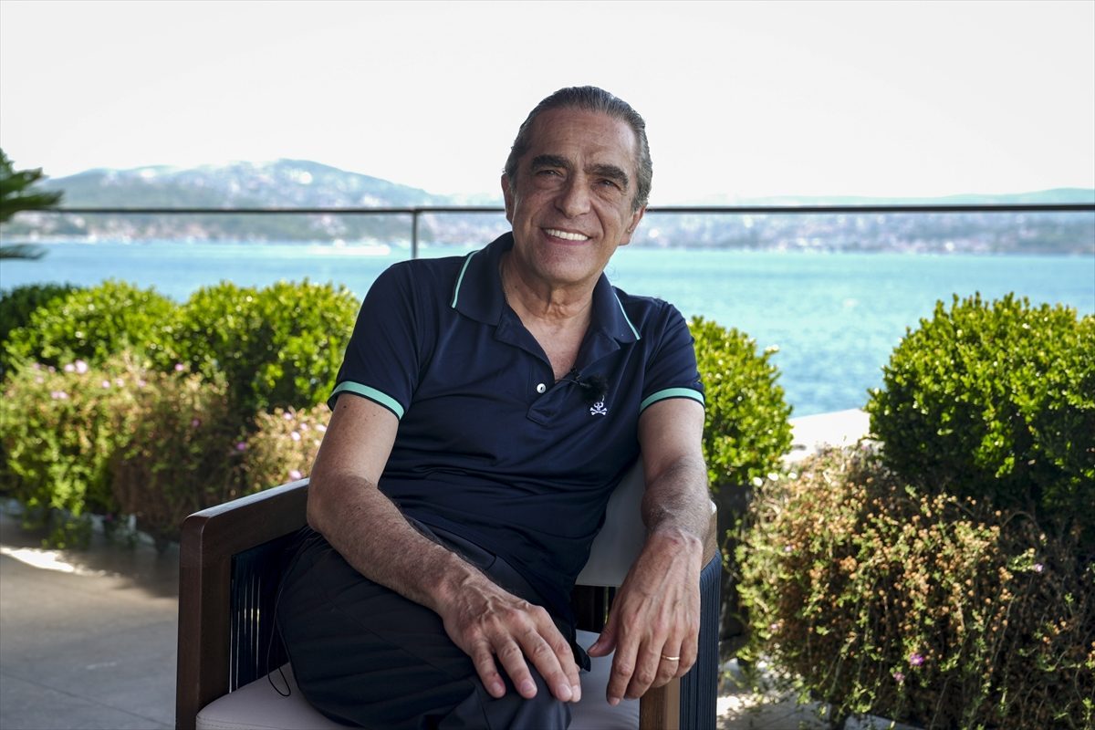 FETÖ’NÜN 15 TEMMUZ DARBE GİRİŞİMİNİN 10. YILI – Sanatçı Fahir Atakoğlu, “15 Temmuz Destanı” eserinin ortaya çıkış sürecini anlattı: