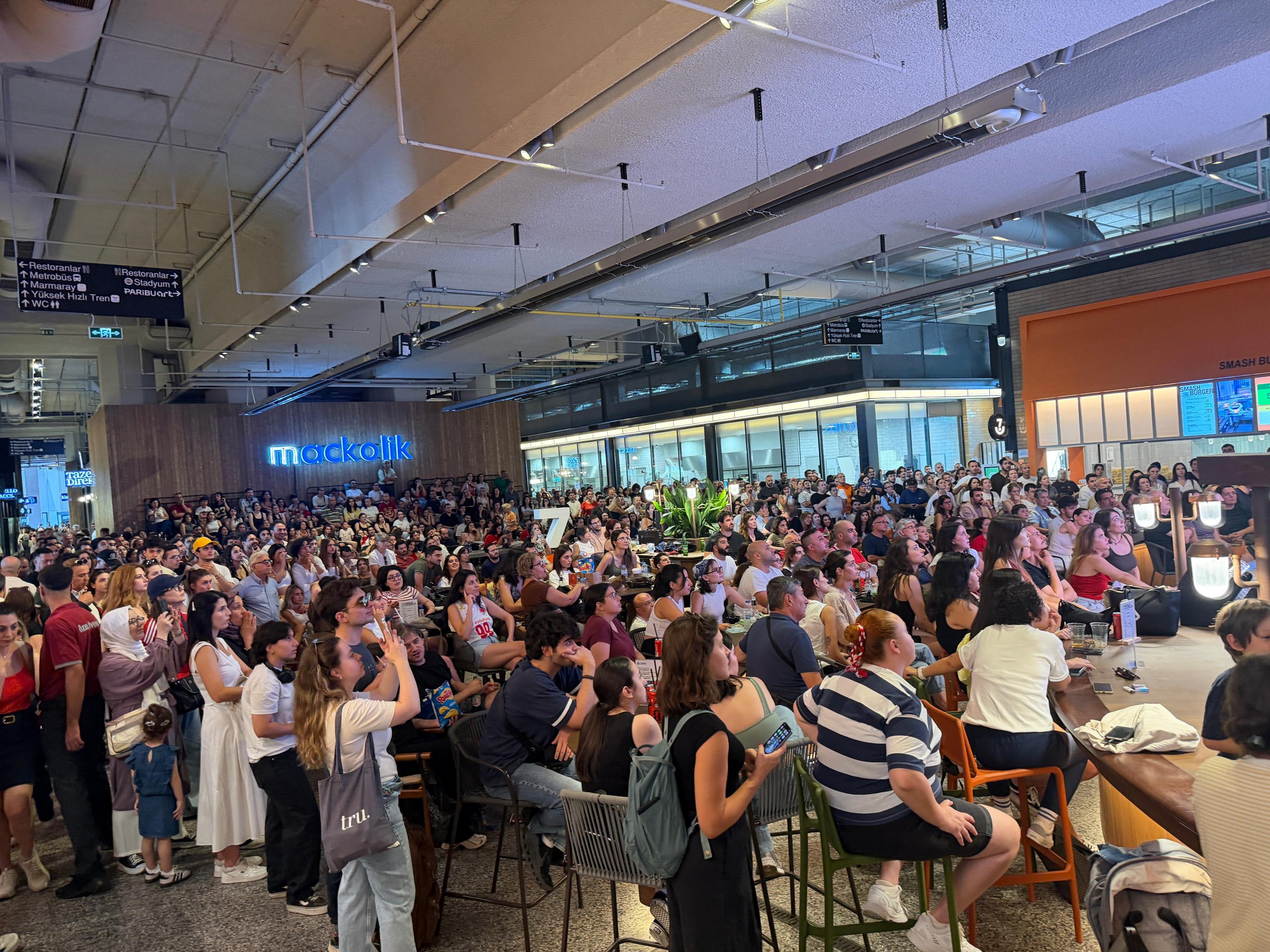 Filenin Sultanları’nın şampiyonluk coşkusu QNB Terminal Kadıköy’de yaşandı