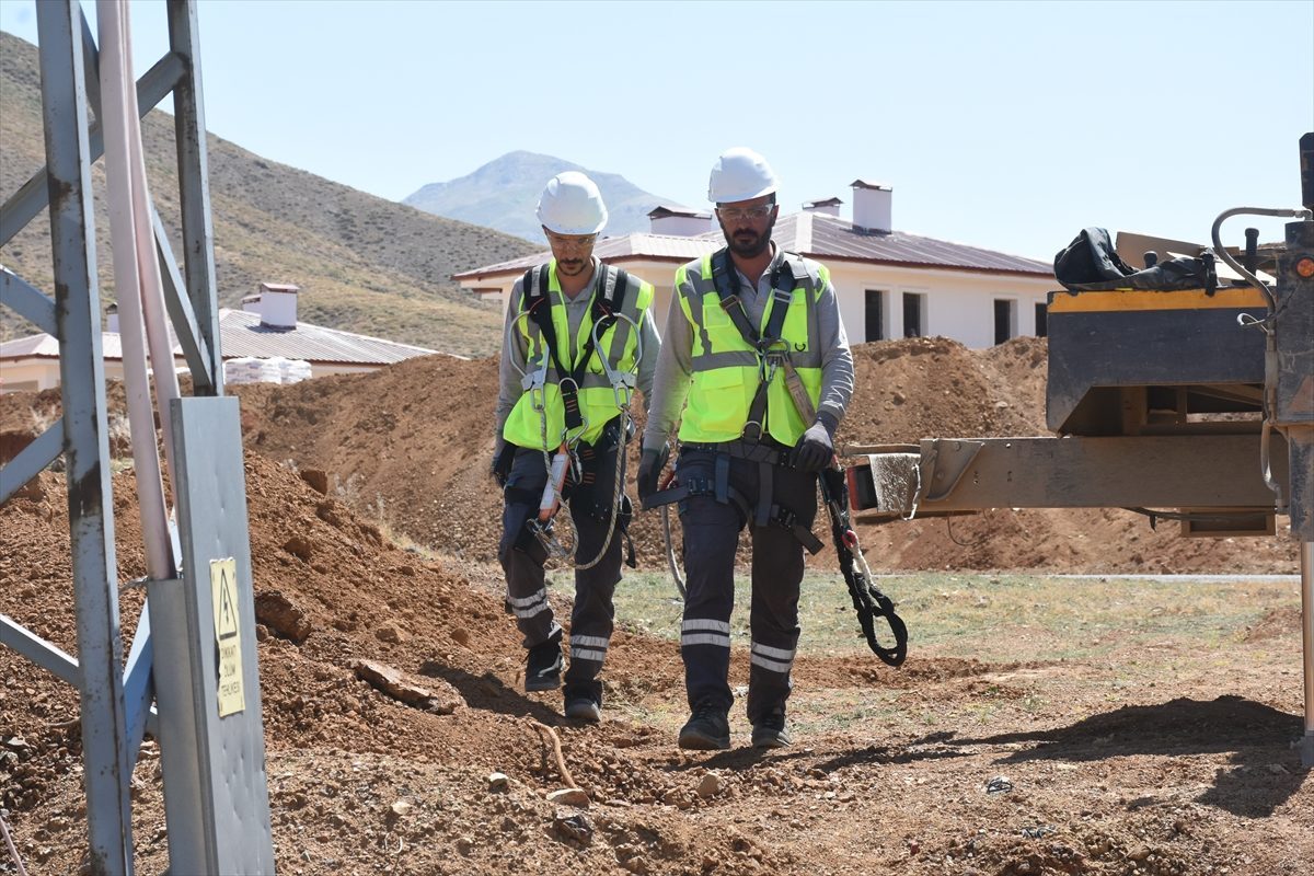 Fırat EDAŞ, Malatya’da dağlık alandaki 32 kilometrelik hatta bakım çalışması yaptı
