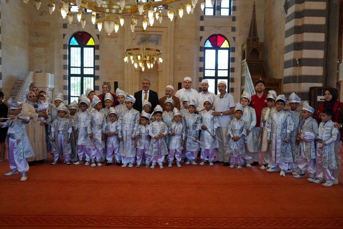 Gaziantep’te 41 çocuk için Geleneksel Sünnet Şöleni düzenlendi