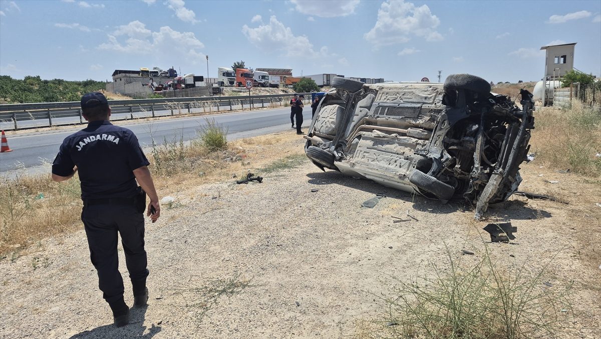 Gaziantep’te şarampole devrilen otomobildeki 1 kişi öldü, 8 kişi yaralandı
