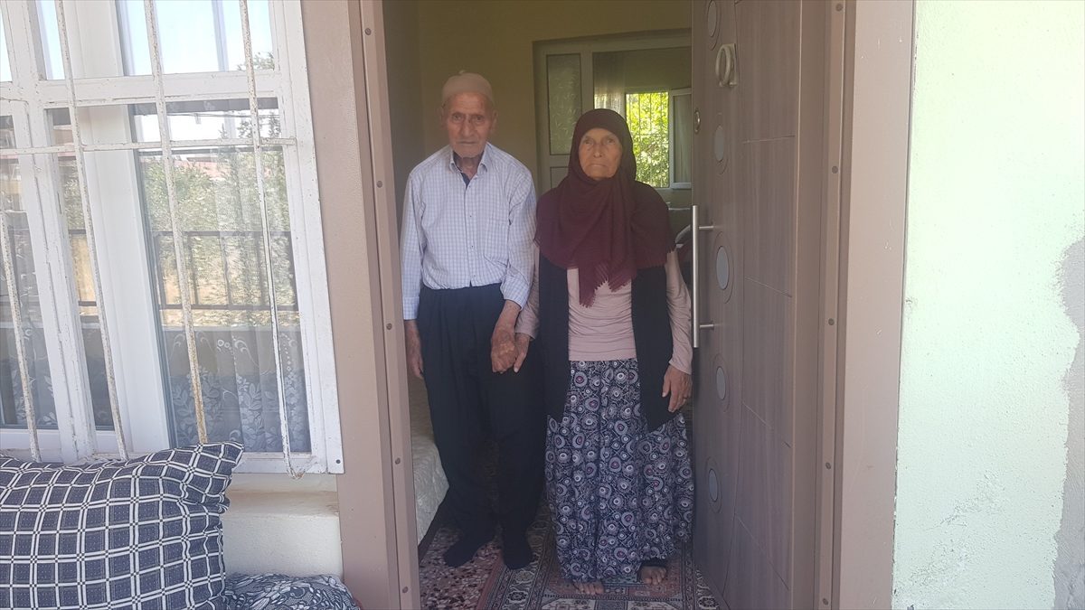 Gaziantep’te yaşayan asırlık çift uzun ömrü doğal beslenmeye bağlıyor