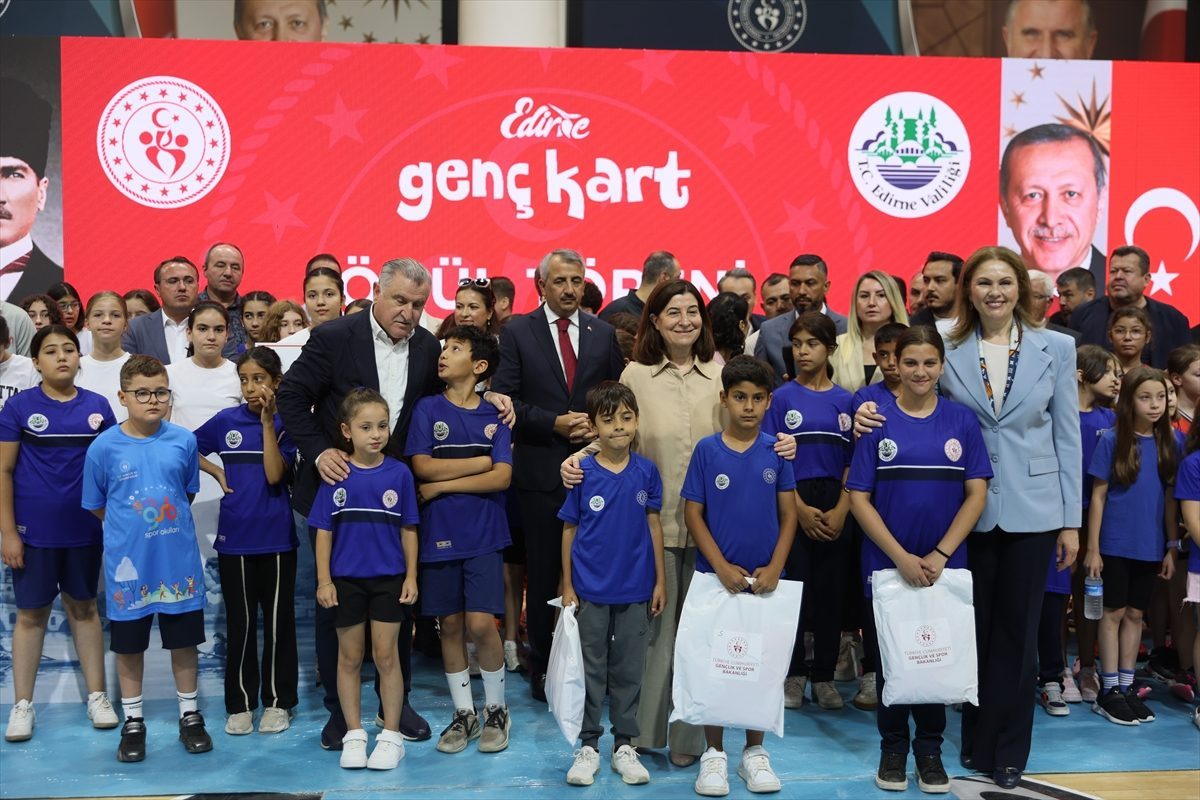 Gençlik ve Spor Bakanı Bak, Edirne Genç Kart ödül töreninde konuştu:
