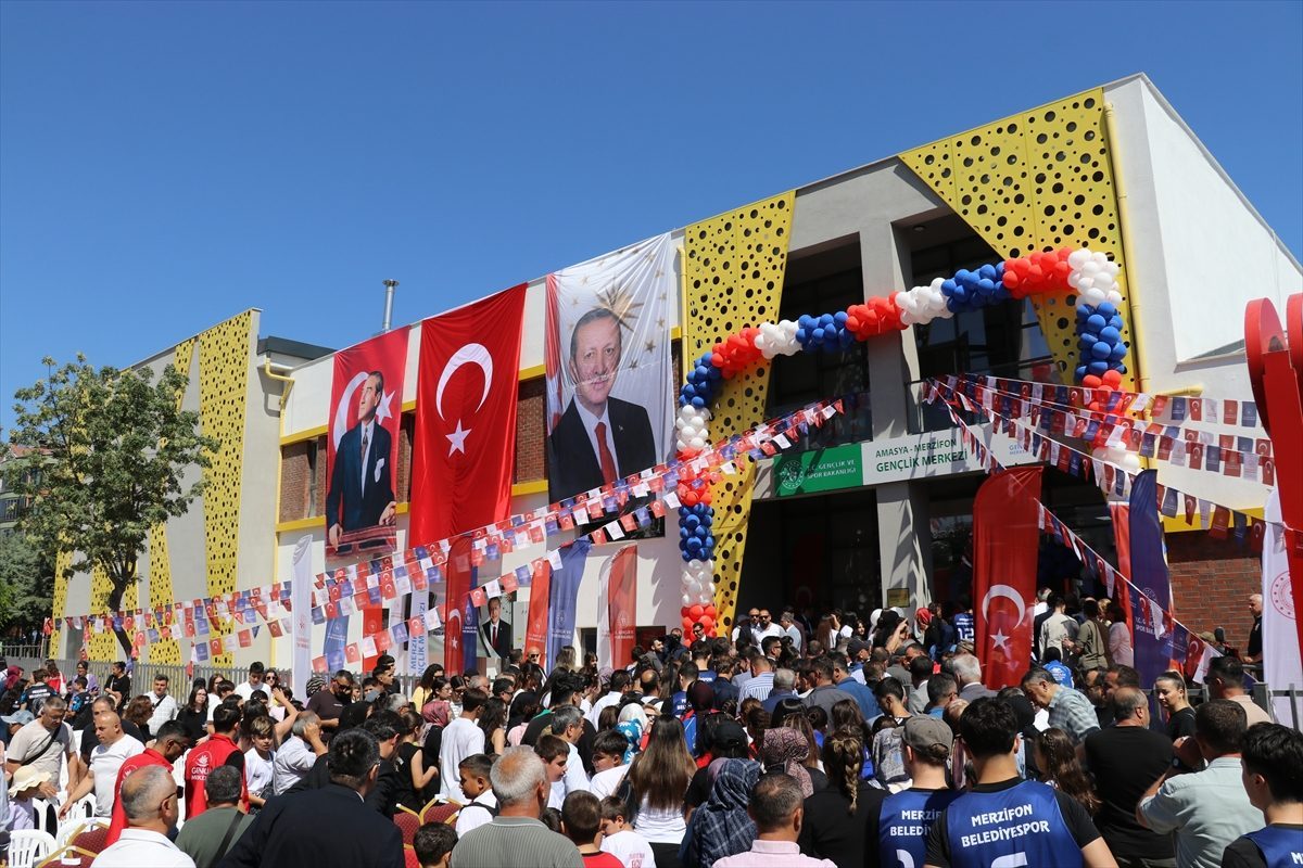 Gençlik ve Spor Bakanı Bak, Merzifon Gençlik Merkezi’nin açılış töreninde konuştu: