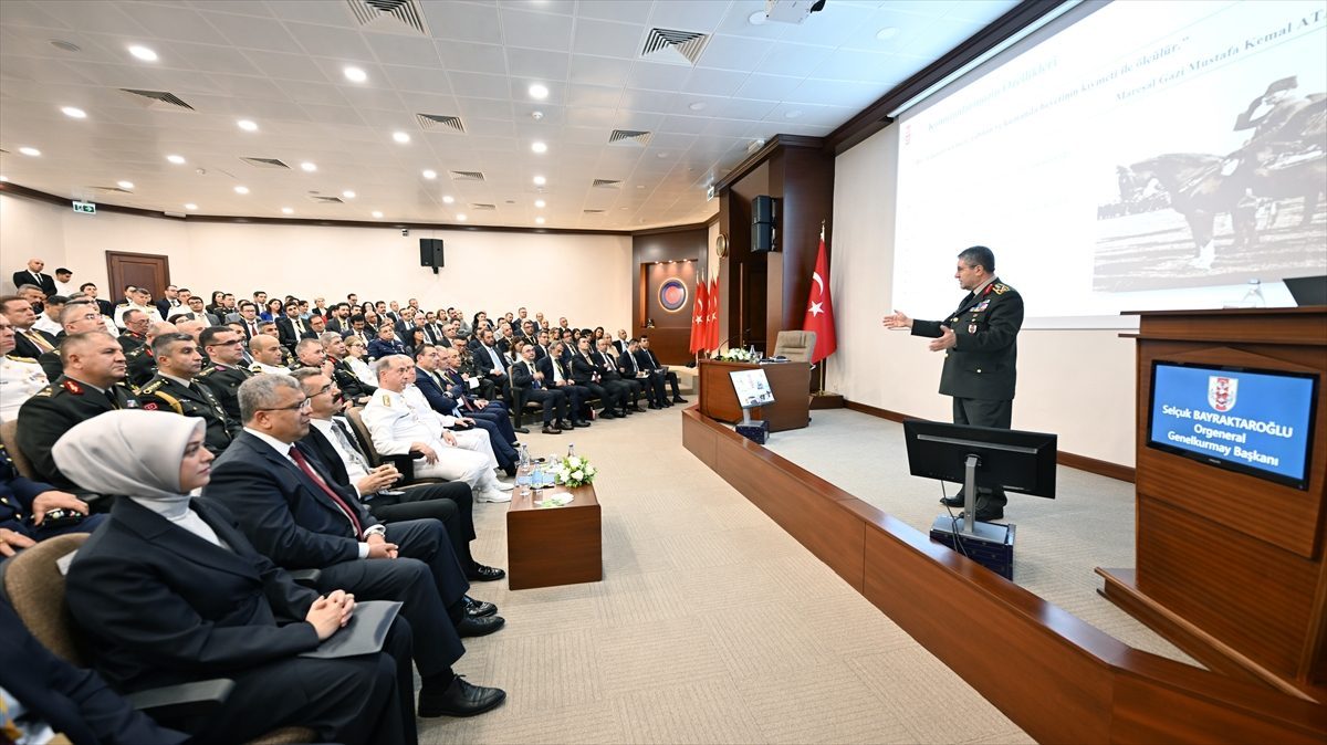 Genelkurmay Başkanı Bayraktaroğlu, Milli Güvenlik Konferansları kapsamında düzenlenen programa katıldı
