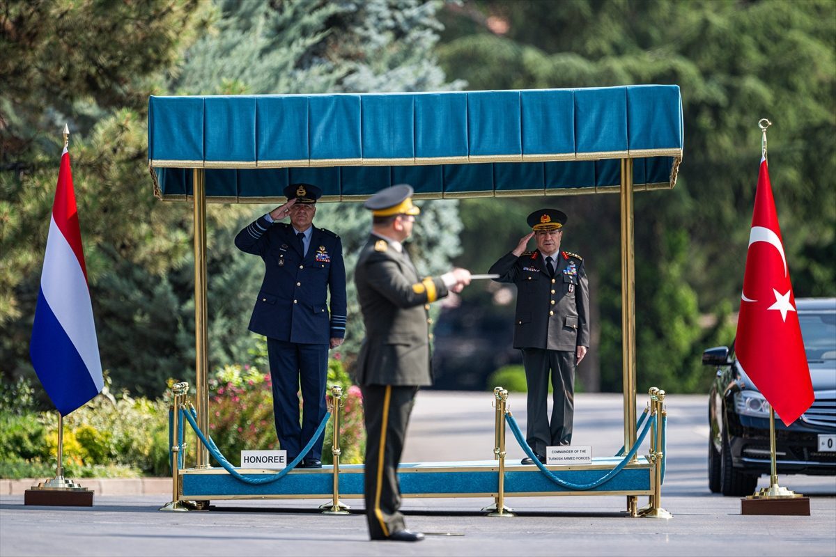 Genelkurmay Başkanı Orgeneral Bayraktaroğlu, Hollandalı mevkidaşı Eichelsheim ile görüştü