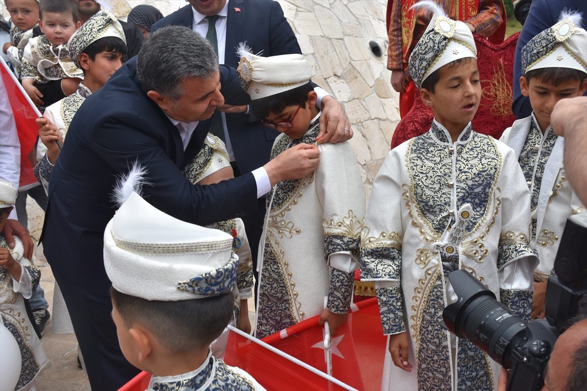 Gümüşhane’de Vakıflar Genel Müdürlüğünce toplu sünnet şöleni düzenlendi