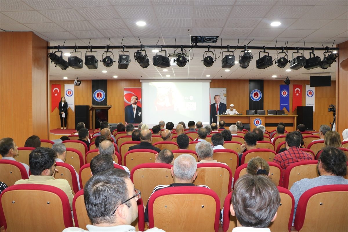 Hakkari’de “15 Temmuz Demokrasi ve Milli Birlik Günü” dolayısıyla panel düzenlendi