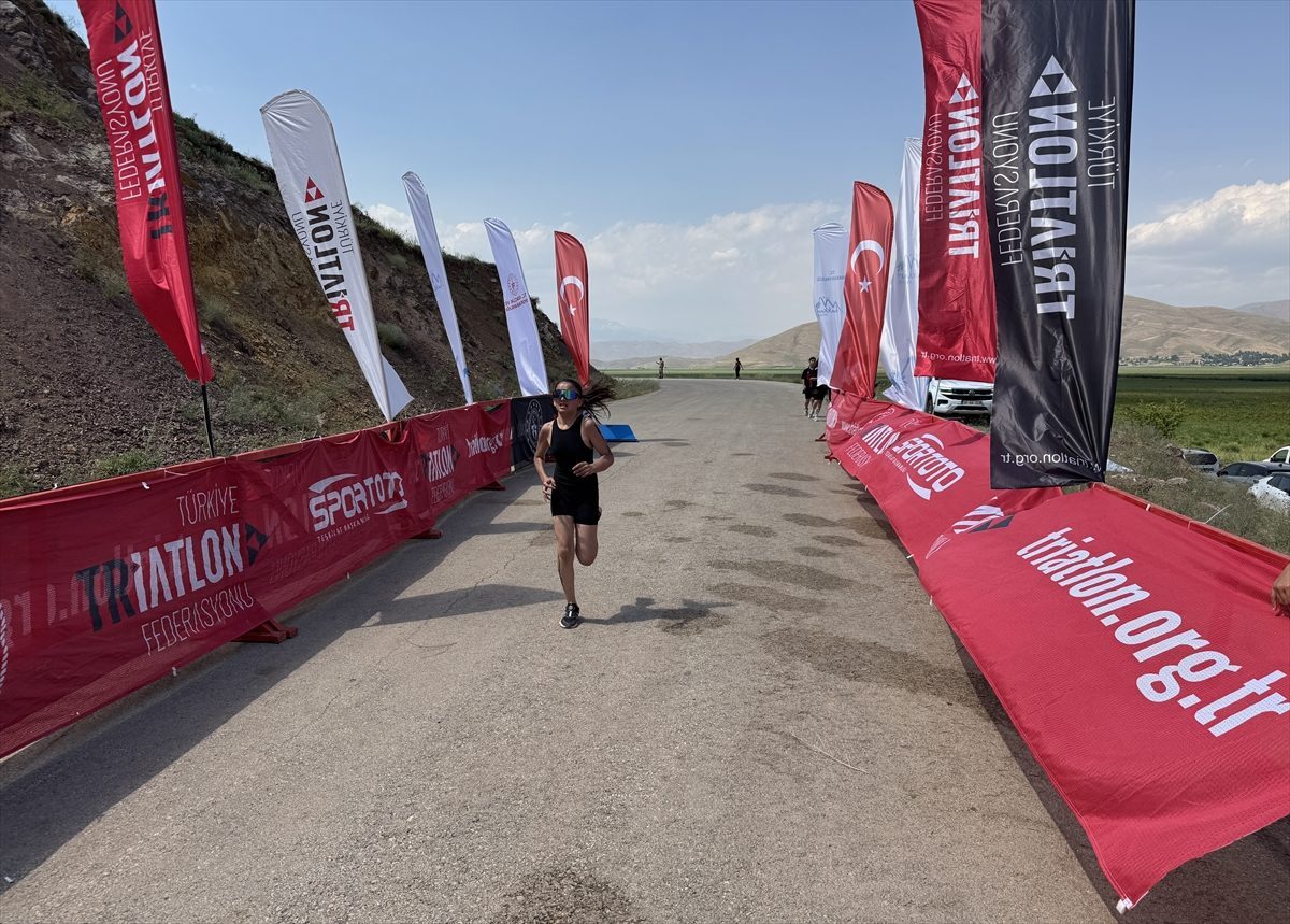 Hakkari’de Bölgesel Triatlon Ligi Duatlon yarışı yapıldı