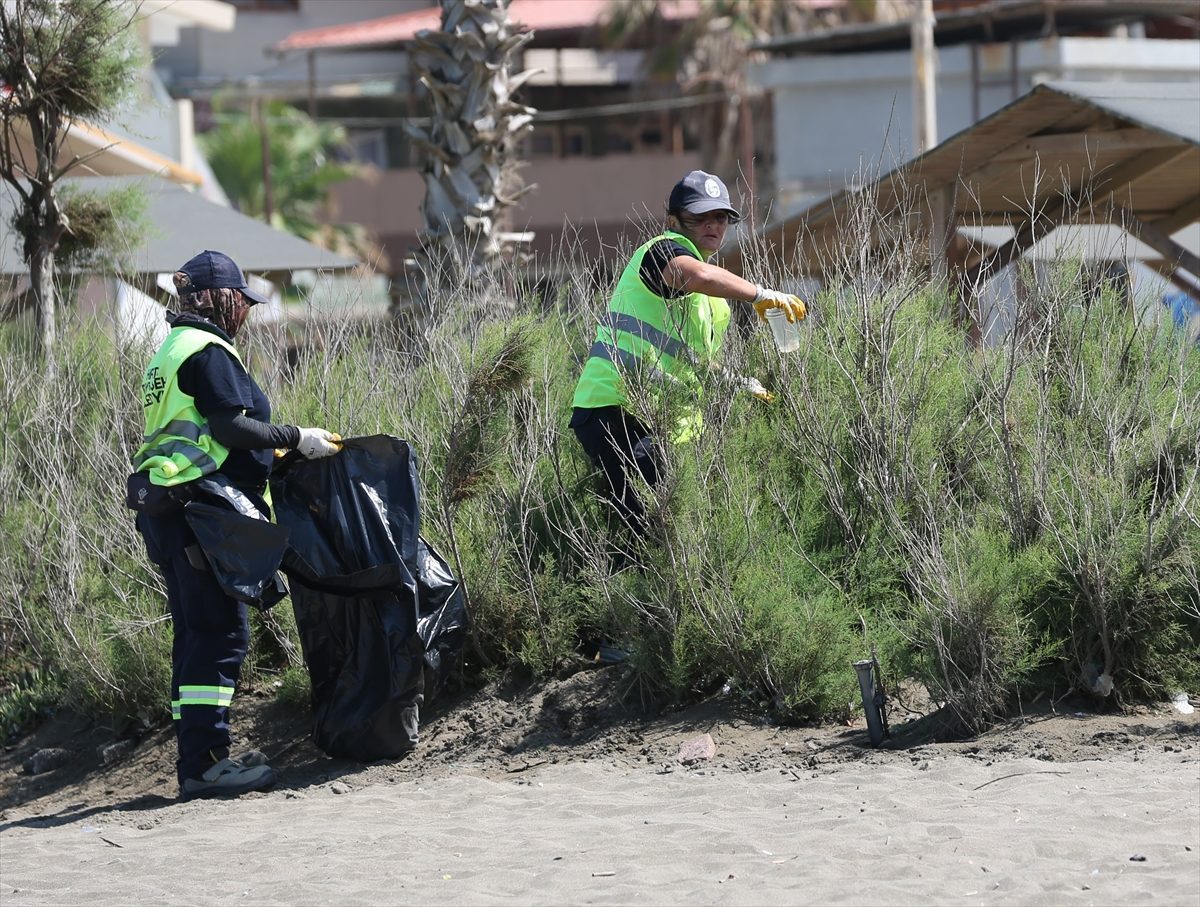 Hatay sahillerinden yılın ilk yarısında 11 bin ton atık toplandı
