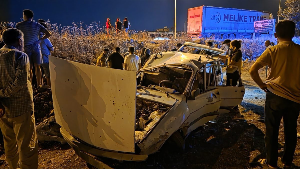 Hatay’da şarampole devrilen otomobildeki 1’i ağır 5 kişi yaralandı