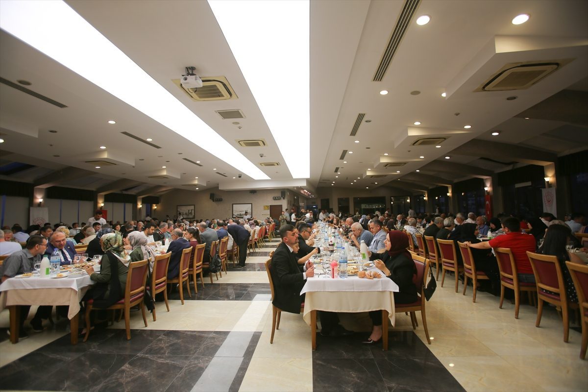 Hatay’da şehit aileleri ve gaziler onuruna yemek programı düzenlendi