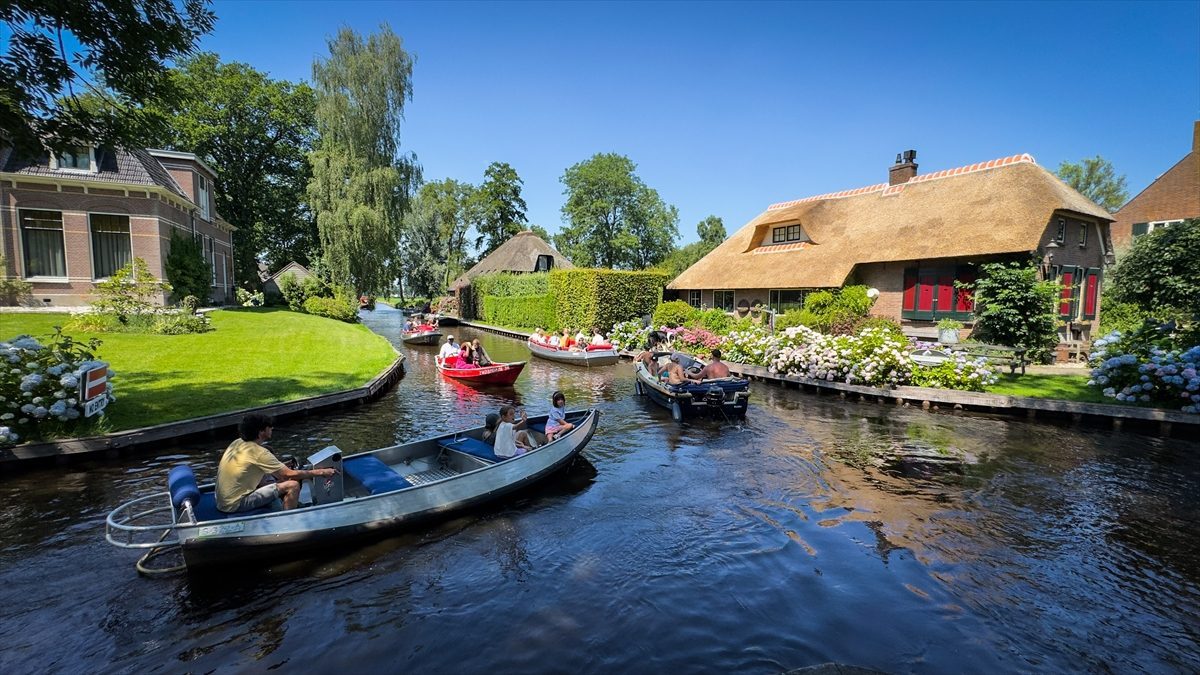 Hollanda’nın Venedik’i: Masal diyarını andıran Giethoorn köyü