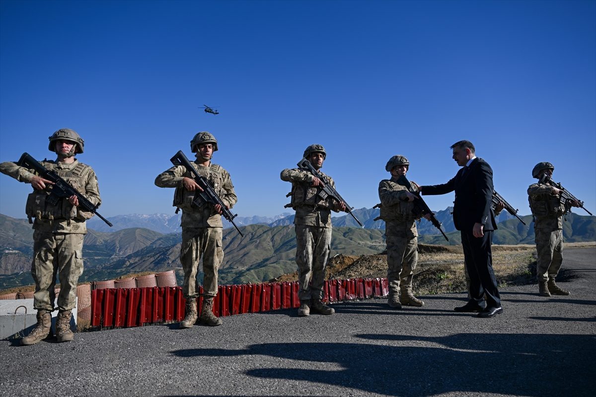 İçişleri Bakanı Çiftçi, Hakkari’de üs bölgesini ziyaret etti: