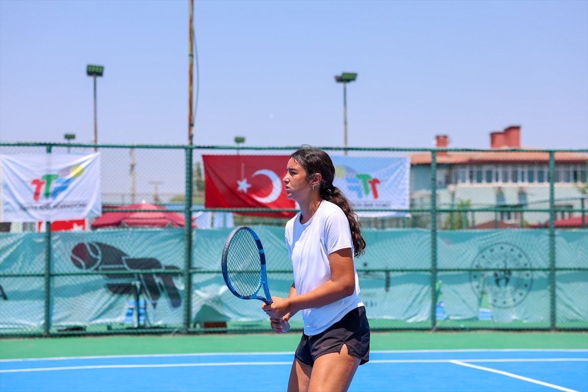 Iğdır’da düzenlenen Kayısı Cup Tenis Turnuvası tamamlandı
