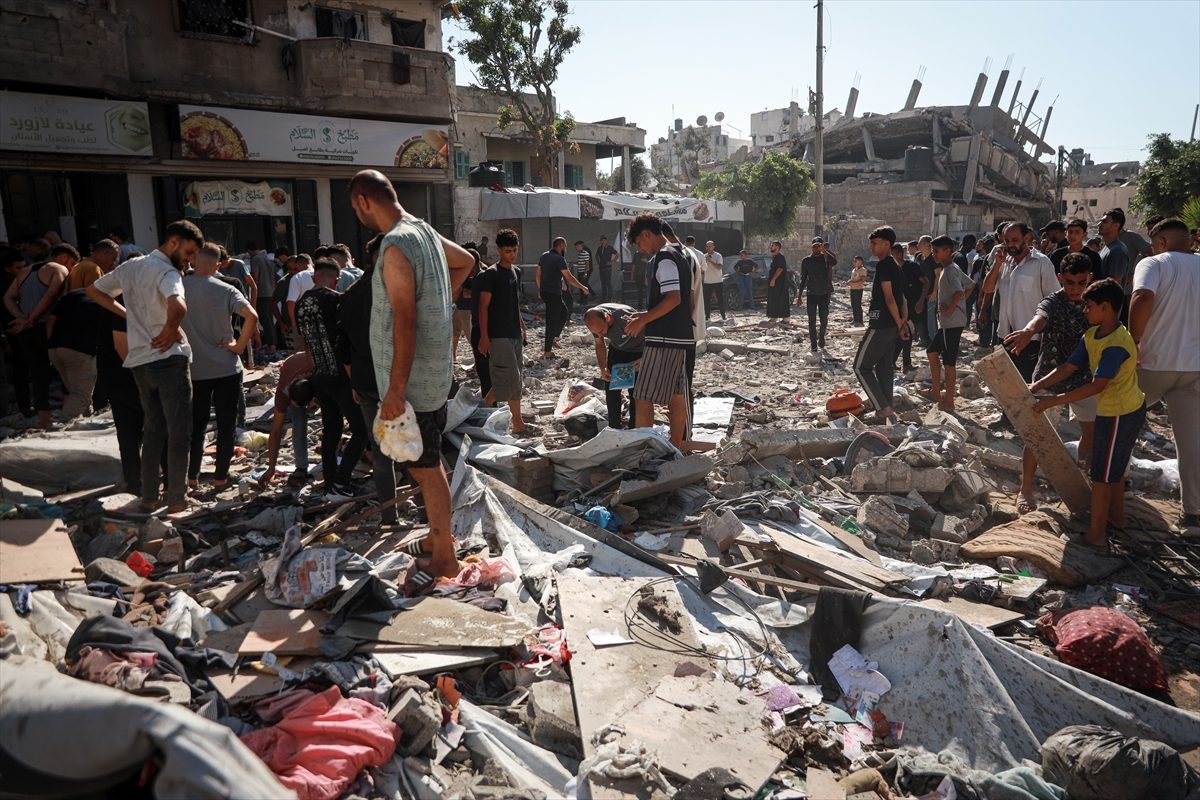 İsrail’in Gazze’de bir eve düzenlediği saldırıda biri çocuk 5 Filistinli hayatını kaybetti