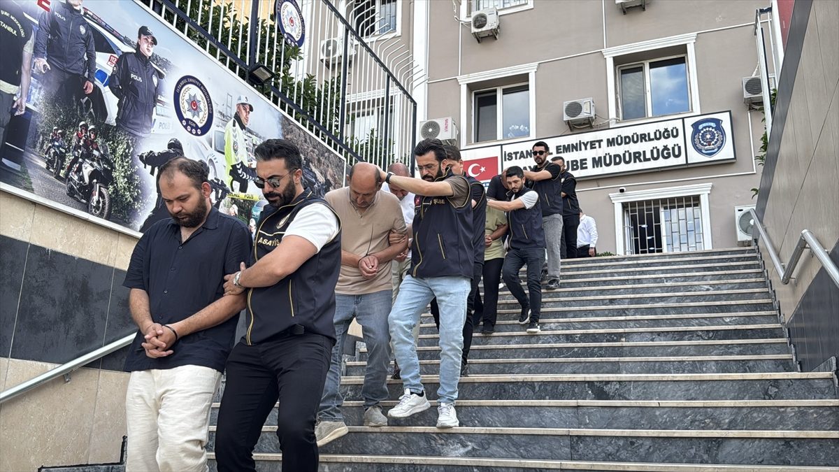 İstanbul merkezli dolandırıcılık operasyonunda yakalanan 32 şüpheli adliyede