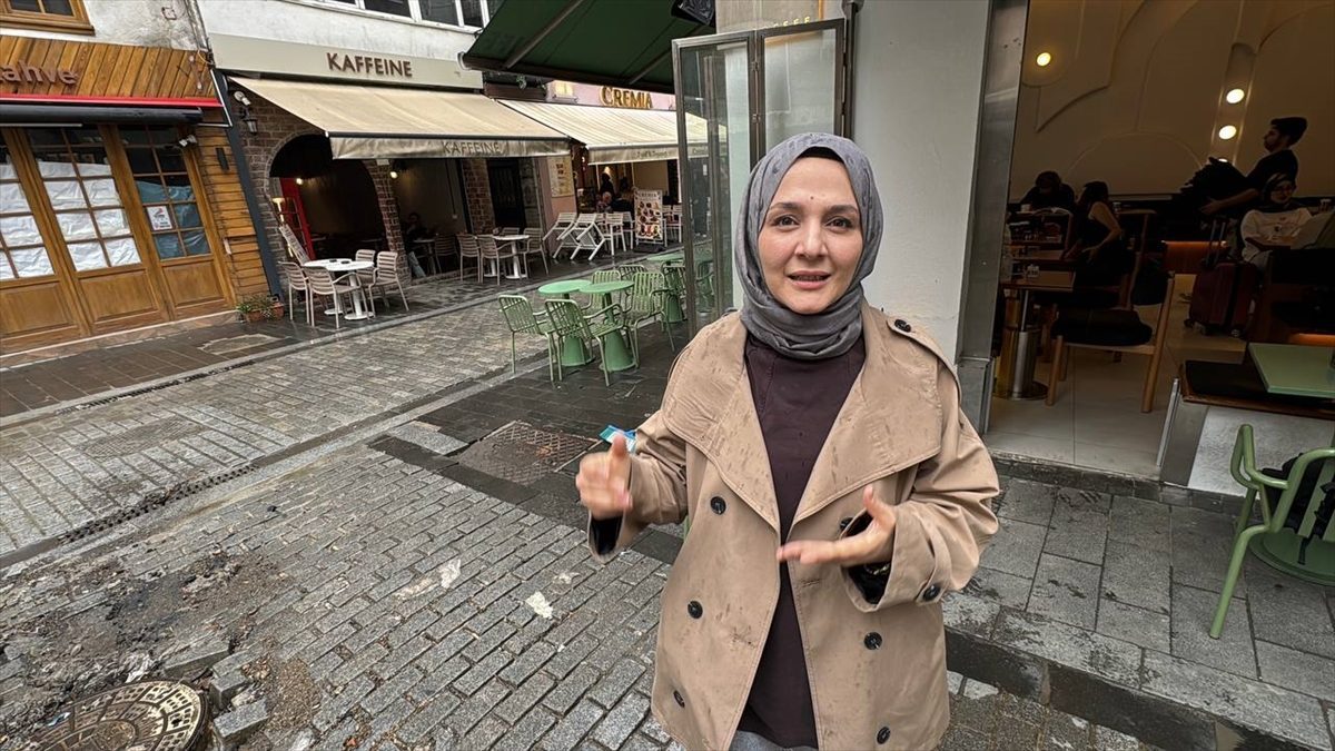 İstanbul’da sağanak nedeniyle Üsküdar’daki Gastronomi Sokağı’nı su bastı