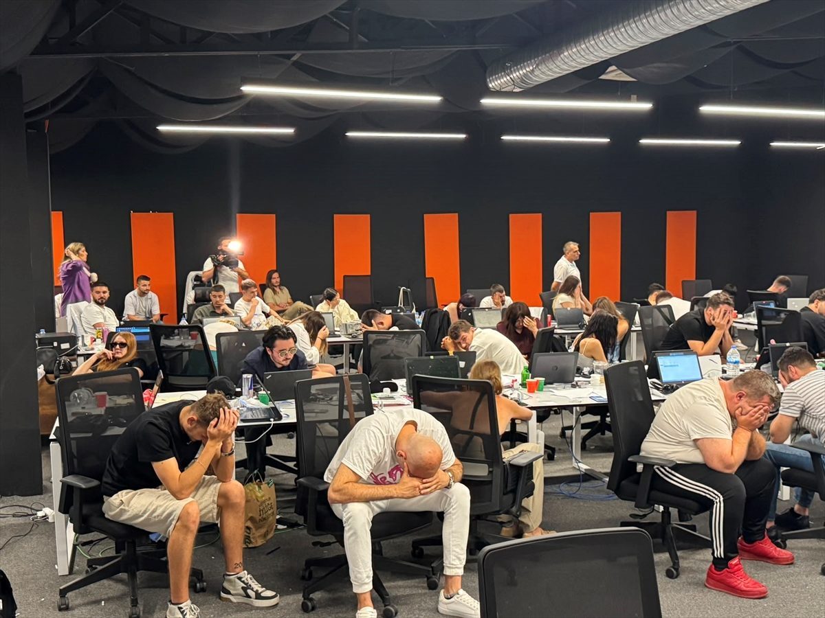 İstanbul’da uluslararası telefon dolandırıcılığı yaptıkları belirlenen 51 şüpheliye operasyon
