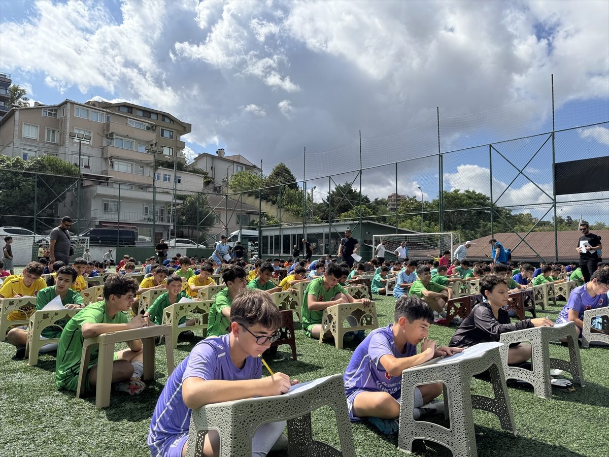 İstanbul’da yaz Kur’an kursu öğrencileri “bağımlılığa karşı” sahaya çıktı