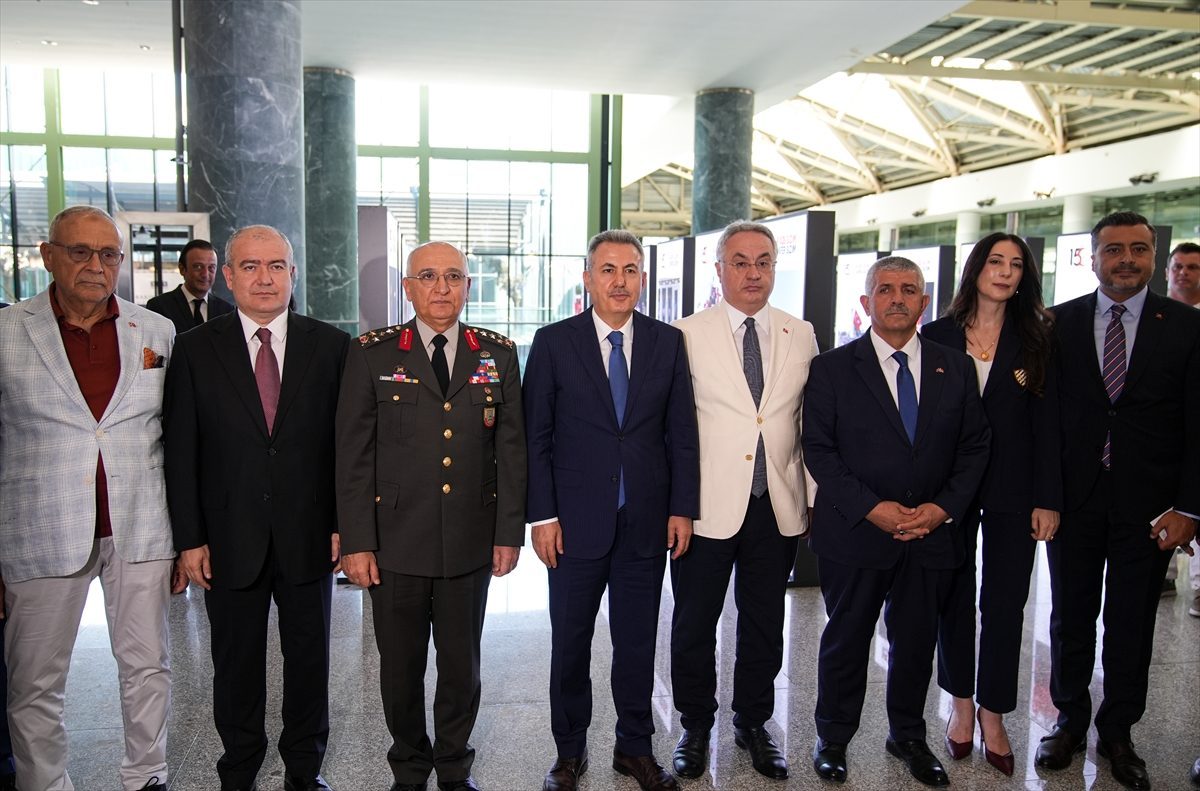 İzmir Adnan Menderes Havalimanı’nda “Hafıza ve Hatıra 15 Temmuz Fotoğraf Sergisi” açıldı