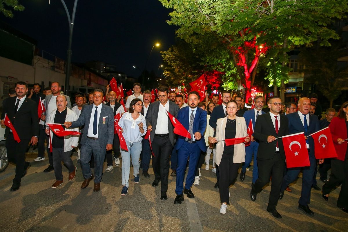 İzmir ve çevre illerde 15 Temmuz Demokrasi ve Milli Birlik Günü programı düzenlendi