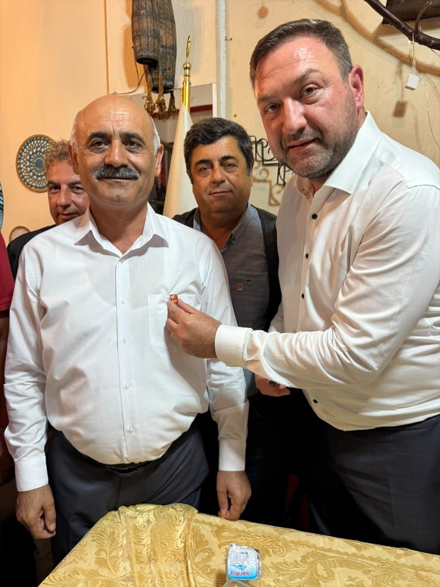 İzmir’de 200 kişi CHP’ye üye oldu