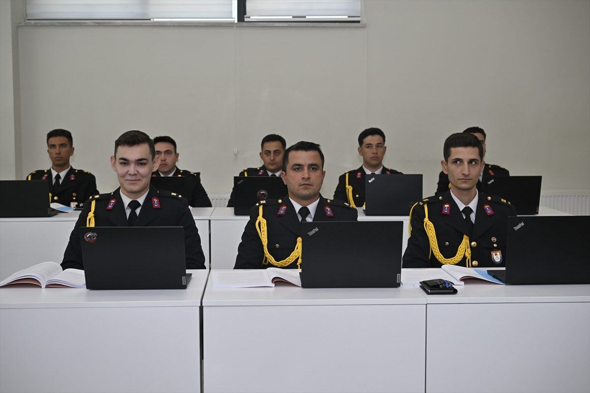Jandarma ve Sahil Güvenlik Akademisi yeni adaylarını bekliyor