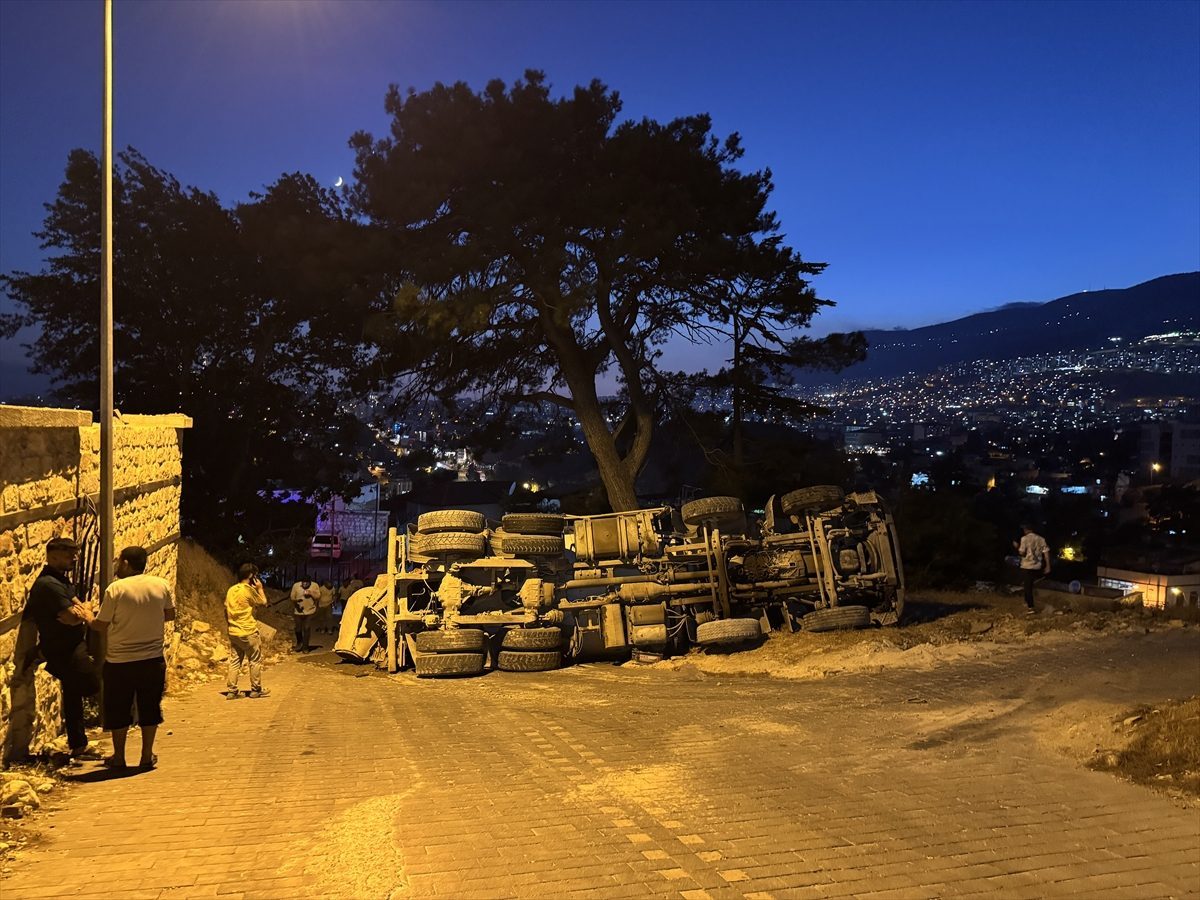 Kahramanmaraş’ta beton mikserinin devrilmesi sonucu 1 kişi yaralandı