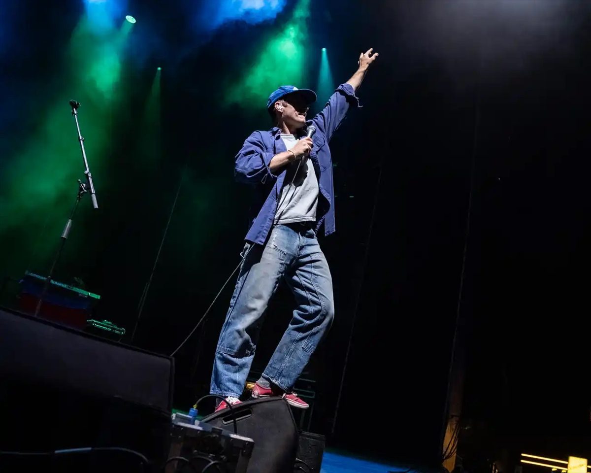 Kanadalı müzisyen Mac DeMarco, İstanbul’da müzikseverlerle buluştu